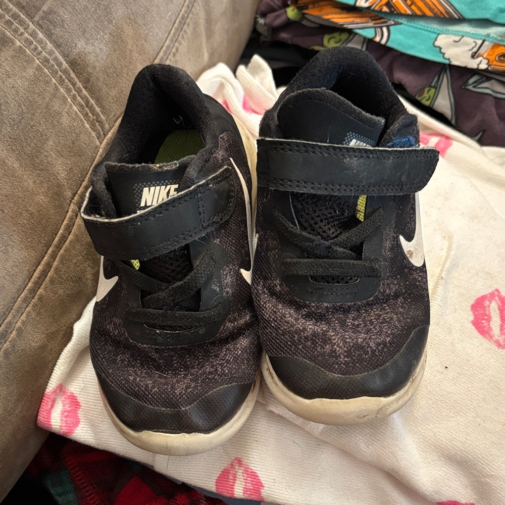 🔥 $3 Add-On. Nike Kids Black and White Sneakers